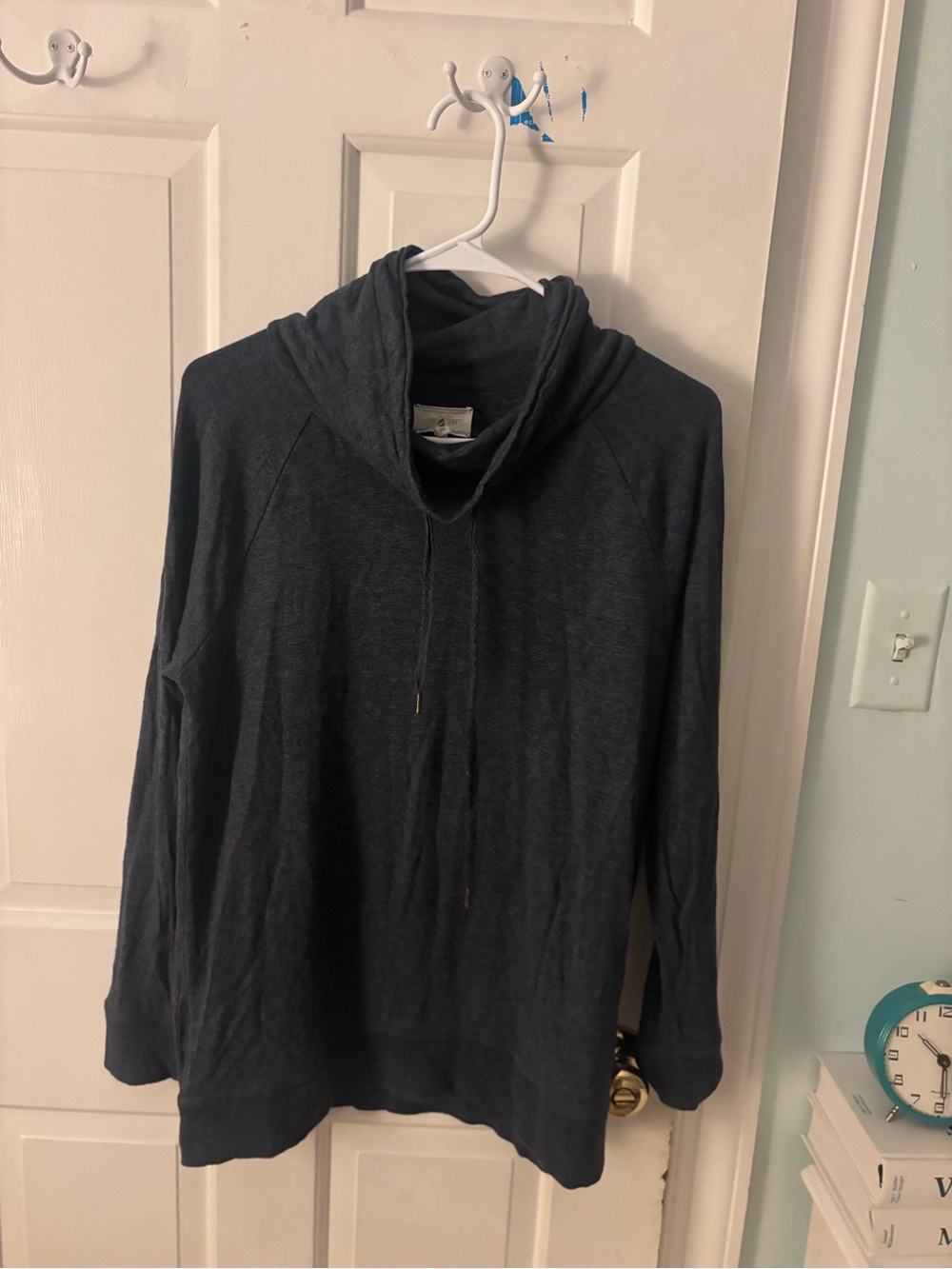 Lou and grey lightweight hoodie medium